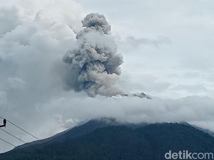Gunung Lewotobi Laki-laki di NTT Erupsi, Abu Vulkanik Setinggi 800 Meter