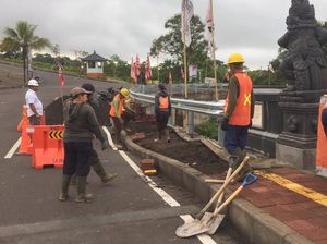 Trotoar Jembatan Titi Sudamala yang Nyaris Jebol Akhirnya Diperbaiki Trotoar Jembatan Titi Sudamala yang Nyaris Jebol Akhirnya Diperbaiki