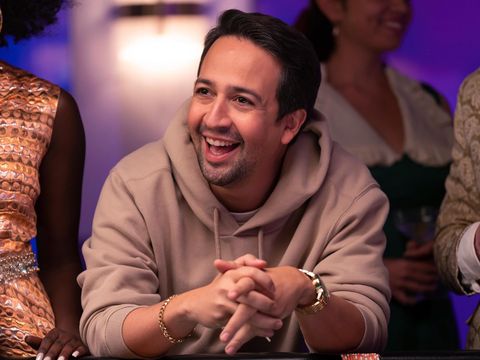 Percy Jackson and the Olympians (2023) Lin-Manuel Miranda sebagai Hermes dalam serial Percy Jackson and the Olympians (2023). (Disney/David Bukach)