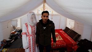 Potret Pernikahan Sederhana Warga Gaza di Pengungsian