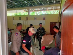 Plafon SD di Bambanglipuro Bantul Ambrol Timpa 3 Murid