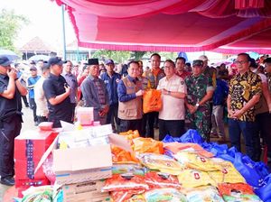 Pj Gubernur Sumsel Salurkan Bantuan Banjir di Muara Enim