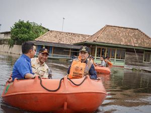 Tinjau Banjir di Muba, Pj Gubernur Sumsel Bawa Bantuan Sembako