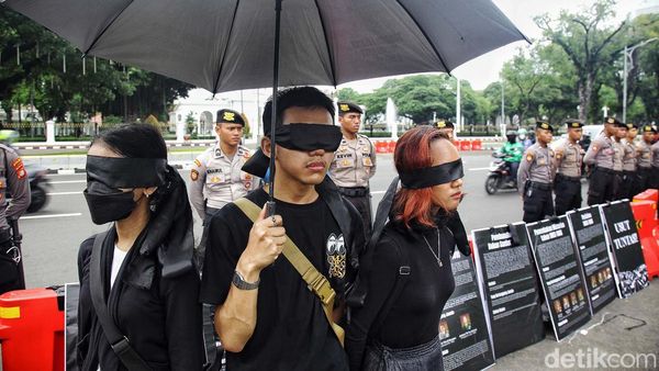 Potret 17 Tahun Aksi Kamisan di Depan Istana