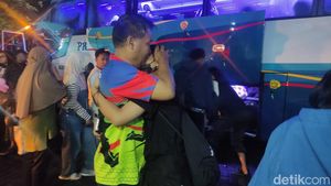 Suasana Haru Ortu Sambut Rombongan SMAN 1 Sidoarjo Usai Kecelakaan