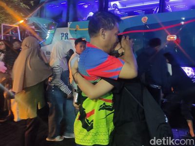 Suasana Haru Ortu Sambut Rombongan SMAN 1 Sidoarjo Usai Kecelakaan