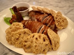 Sambut Tahun Naga Kayu, Ada Yu Sheng dan Bebek Peking di Restoran China Ini
