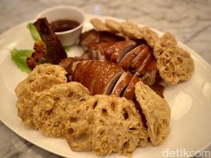 Sambut Tahun Naga Kayu, Ada Yu Sheng dan Bebek Peking di Restoran China Ini Sambut Tahun Naga Kayu, Ada Yu Sheng dan Bebek Peking di Restoran China Ini