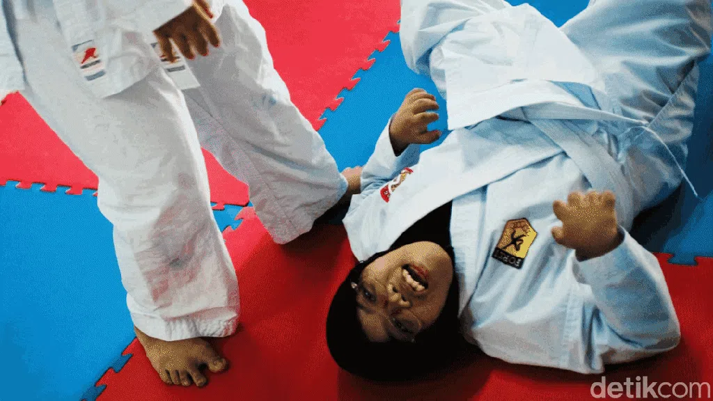Secercah Harapan Anak-anak Down Sindrom di Tengah Keterbatasan Secercah Harapan Anak-anak Down Sindrom di Tengah Keterbatasan