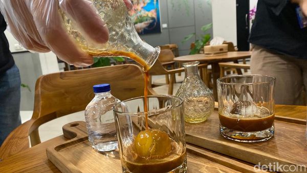 Slurrp! Segar Manis Kopi Rasa Buah Alami di Kafe Asal Bali