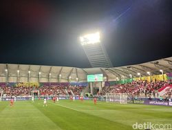 Suporter Indonesia Kudeta Stadion Abdullah bin Khalifa