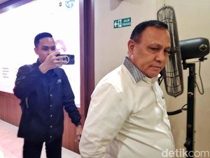 Diperiksa 3 Jam, Firli Bahuri Dicecar 13 Pertanyaan soal Pemerasan SYL Diperiksa 3 Jam, Firli Bahuri Dicecar 13 Pertanyaan soal Pemerasan SYL