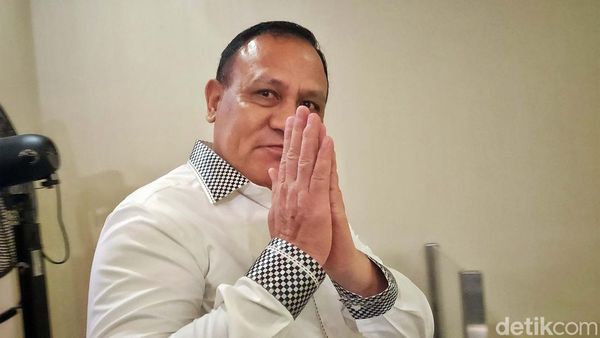 Senyum Firli saat Jalani Pemeriksaan sebagai Tersangka di Bareskrim