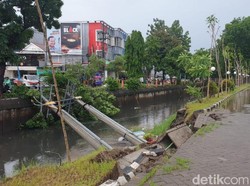 Tiang Listrik Kampus UPN Jatim Roboh Imbas Angin Kencang, Listrik Mati 2 Jam