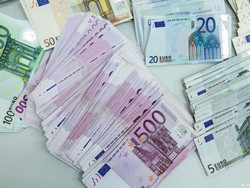 Uni Eropa Larang Pembayaran Tunai Lebih dari 10.000 Euro