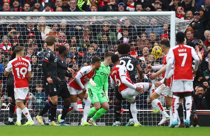 Soccer Football - Premier League - Arsenal v Crystal Palace - Emirates Stadium, London, Britain - January 20, 2024 Arsenals Gabriel scores their first goal REUTERS/Hannah Mckay NO USE WITH UNAUTHORIZED AUDIO, VIDEO, DATA, FIXTURE LISTS, CLUB/LEAGUE LOGOS OR LIVE SERVICES. ONLINE IN-MATCH USE LIMITED TO 45 IMAGES, NO VIDEO EMULATION. NO USE IN BETTING, GAMES OR SINGLE CLUB/LEAGUE/PLAYER PUBLICATIONS.