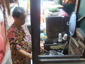 Lepas dari Rentenir, Penjual Tahu Telur Andalkan Pegadaian buat Modal Usaha