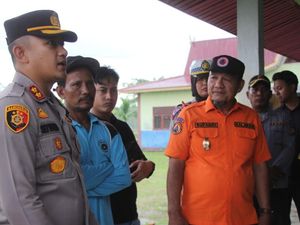 Kunjungi Warga Korban Banjir, Kapolres Bengkalis Pastikan Hadir di Masyarakat Kunjungi Warga Korban Banjir, Kapolres Bengkalis Pastikan Hadir di Masyarakat