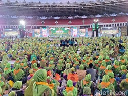 Melihat Banyaknya Massa Muslimat NU Menyimak Pidato Jokowi di GBK