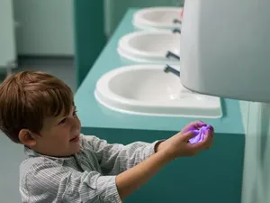 Pengering Tangan di Toilet Umum Ternyata Penuh Bakteri, Ini Buktinya Pengering Tangan di Toilet Umum Ternyata Penuh Bakteri, Ini Buktinya