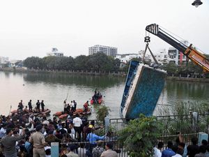 Kapal Terbalik di India, Belasan Anak Tewas Tenggelam
