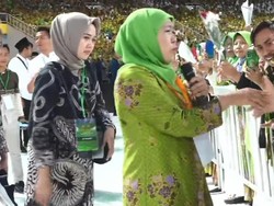Khofifah Pimpin Salawat Jibril Dalam Harlah ke-78 Muslimat NU di Stadion GBK