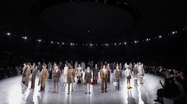Models present creations for the Dior Homme Menswear Ready-to-wear Fall-Winter 2024/2025 collection as part of the Paris Fashion Week, in Paris on January 19, 2024. (Photo by Geoffroy Van der Hasselt / AFP)