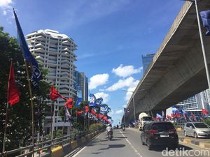 Langit Jakarta Colorful Siang Ini, Polusi Aman? Langit Jakarta Colorful Siang Ini, Polusi Aman?