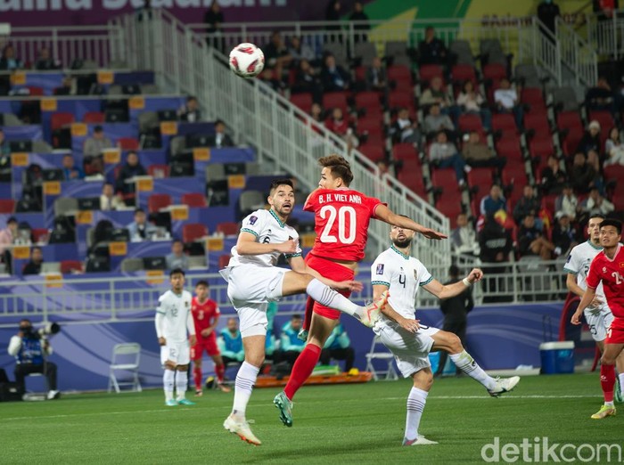 Timnas Indonesia meraih kemenangan penting atas Vietnam di Piala Asia 2023. Garuda menang tipis 1-0 dan menjaga asa lolos ke babak berikutnya. Vietnam vs Indonesia tersaji di matchday kedua Grup D Piala Asia 2023, Jumat (19/1/2024) malam WIB. Abdullah bin Khalifa Stadium jadi arena pertarungannya.
