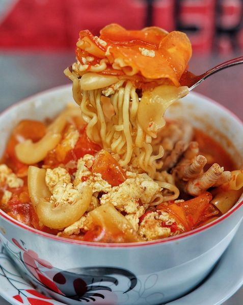 Pedas Seuhah! Ini 5 Seblak Paling Laris dan Populer di Bandung