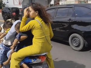 Panik Keluarga Meninggal Bikin Emak-emak Nekat Bonceng 7 di Palembang Panik Keluarga Meninggal Bikin Emak-emak Nekat Bonceng 7 di Palembang