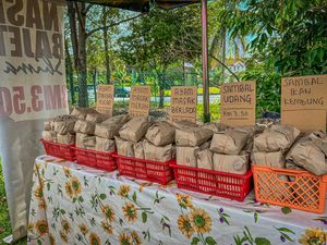 Pemilik Kedai Nasi Kaki Lima Dilabrak Gegara Jualan Terlalu Murah Pemilik Kedai Nasi Kaki Lima Dilabrak Gegara Jualan Terlalu Murah