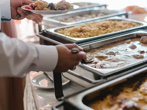 Penyelenggara Acara Ini Dikritik Karena Sajikan Lauk Daging Sapi