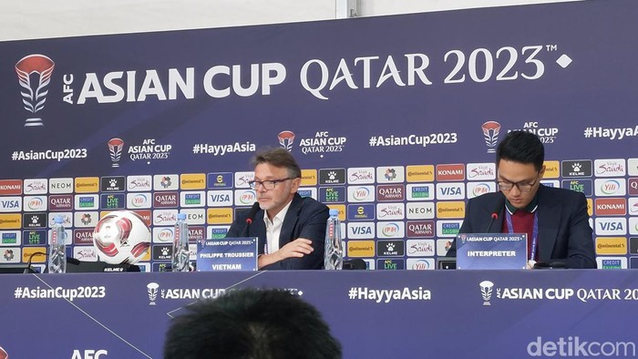 Pelatih Vietnam Philippe Troussier