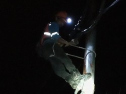 PLN Perbaiki Kabel Menjuntai di Jalan Usai Pemotor Tersengat Listrik