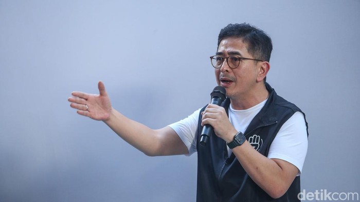 Saat 1.000 Ojol Jakarta Deklarasi Dukung Ganjar-Mahfud Ketua Tim Pemenangan Daerah (TPD) Ganjar-Mahfud DKI Jakarta Prasetyo Edi Marsudi dan Ketua Tim Pemenangan Nasional (TPN) Ganjar-Mahfud Arsjad Rasjid menemukan naskah proteksi dari Ganjar Bersama Driver Online di saat deklarasi proteksi di Sekretariat TPD Ganjar-Mahfud DKI Jakarta, Sabtu (20/1/2024).