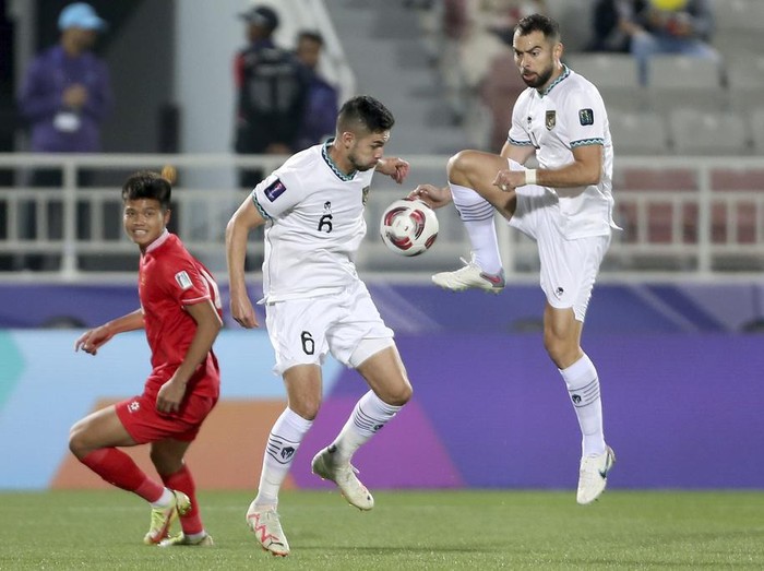 Indonesias Sandy Walsh and Jordi Amat, right, control the ball during the Asian Cup Group D soccer match between Vietnam and Indonesia at Abdullah Bin Khalifa Stadium in Doha, Qatar, Friday, Jan. 19, 2024. (AP Photo/Hussein Sayed)