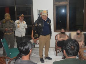 Homestay di Gresik Digerebek Diduga Sarang Prostitusi, Ada yang Threesome Homestay di Gresik Digerebek Diduga Sarang Prostitusi, Ada yang Threesome