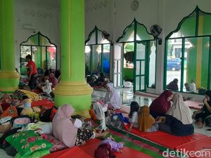 Cuaca Berubah Terus Bikin Korban Banjir Makassar Bolak-Balik Pengungsian Cuaca Berubah Terus Bikin Korban Banjir Makassar Bolak-Balik Pengungsian