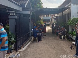 Suasana Rumah Duka Ayah Ammar Zoni, Sudah Dipadati Pelayat