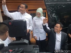 Anies-Muhaimin Bertemu di Senayan Jelang Debat Cawapres, Sempat Sapa Warga