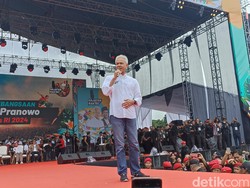 Ganjar: Dengan Internet Lapangan Kerja Terbuka, Makan Siang Bisa Bayar Sendiri