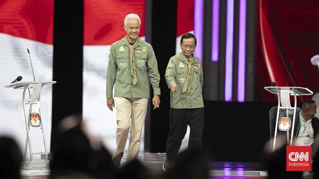 Ganjar Pranowo dan Mahfud MD saat tiba dilokasi Debat Keempat Pilpres 2024 di Jakarta Convention Center (JCC), Jakarta, Minggu (21/1/2024). (Indonesia/Adi Ibrahim)