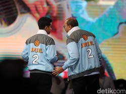 Jaket Naruto yang Dipakai Gibran di Debat Curi Perhatian Netizen