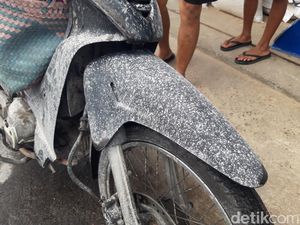 Merapi Erupsi, Boyolali Diguyur Hujan Abu 2 Kali Hari Ini