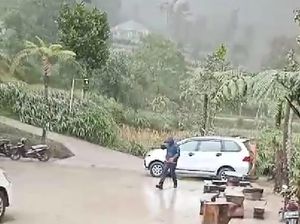 Gunung Merapi Erupsi Lagi, Boyolali hingga Klaten Diguyur Hujan Abu Gunung Merapi Erupsi Lagi, Boyolali hingga Klaten Diguyur Hujan Abu