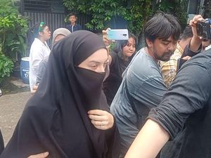 Sosok Mendiang Ayah Ammar Zoni di Mata Irish Bella Sosok Mendiang Ayah Ammar Zoni di Mata Irish Bella