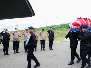 Jenazah Anggota Brimob Korban Penembakan KKB Papua Dipulangkan ke Sulteng Jenazah Anggota Brimob Korban Penembakan KKB Papua Dipulangkan ke Sulteng