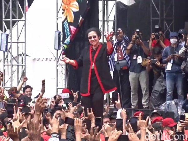 Joget Megawati Kala Slank Dendangkan Orkes Sakit Hati di Bandung