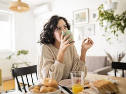 3 Minuman Pagi Rekomendasi Dokter untuk Sehatkan Usus